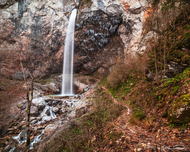 2018-12-01-Wildenstein-Waterfall-01.jpg