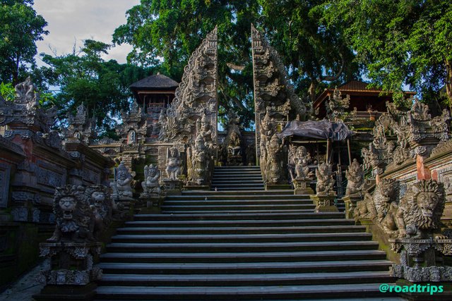 ubudtemple2.jpg