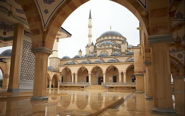 Akhmad Kadyrov Mosque, Grozny, Chechnya.jpg