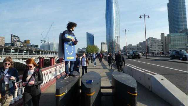 VOLT-Europe_European-Union-Passport_This-guy-was-handing-out-flyers-for-Volt_by_Duncan-C_CC_BY-NC_2-0_40891528333_d5bb09c7c9_o-BS-TB-Web.jpg