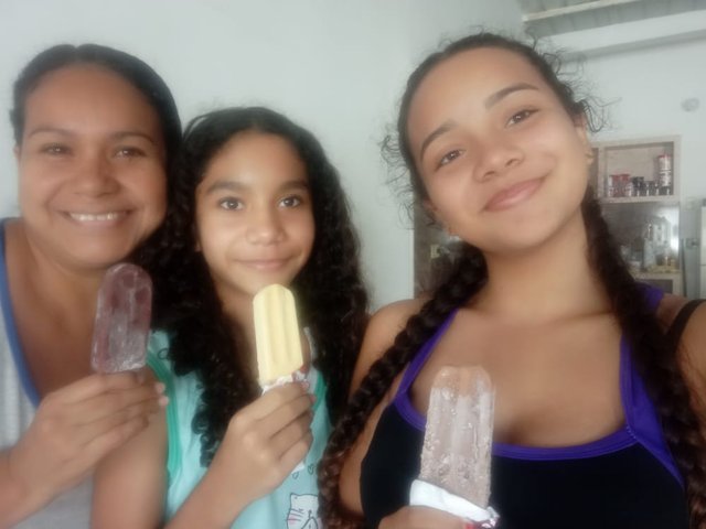 05 helados con mis hijas.jpeg