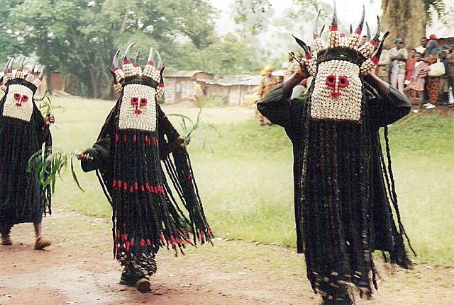 800px-Bamileke_dancers.jpg