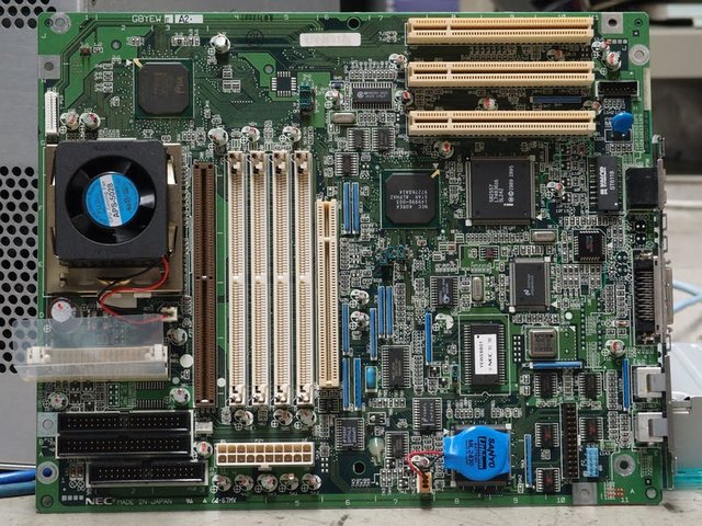 technology-computer-motherboard-chips-163140.jpg