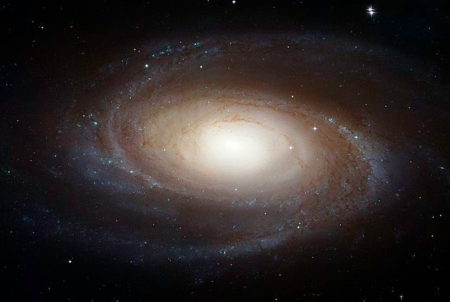 640px-Messier_81_HST.jpg