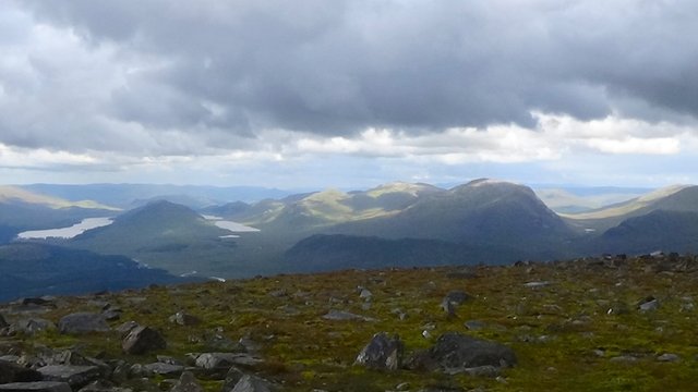 59 Binnein Shuas with Loch Laggan and Lochan na h-Earba, and Beinn a'Chlachair, from summit of Chno Dearg.jpg