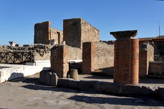 b-EU121019-173311.jpg