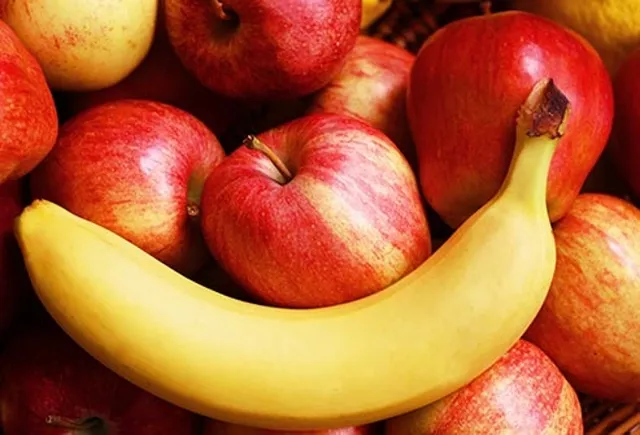 493ss_Thinsktock_rf_banana_and_apples.webp