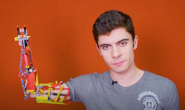 David-Aguilat-brazo-lego.jpg