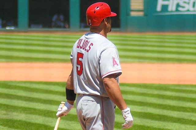 800px-Albert_Pujols_(36133227912).jpg