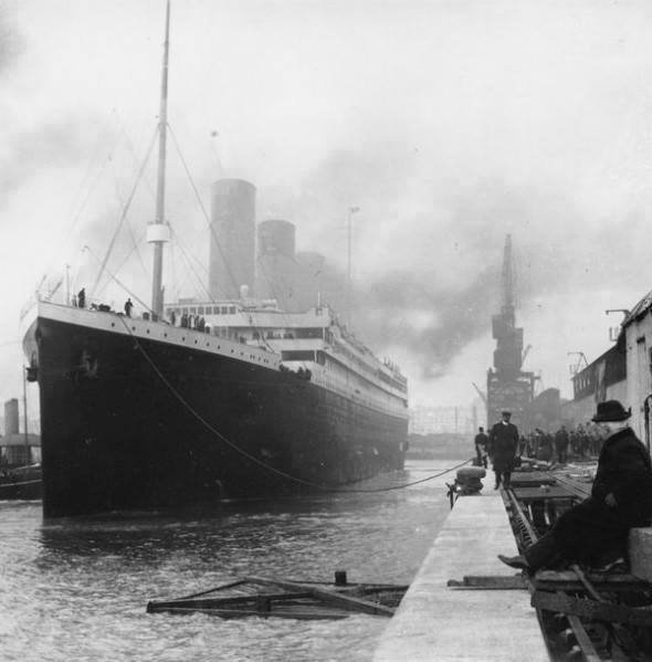 El Titanic desde el puerto de Southampton en el Reino Unido 1912.jpg