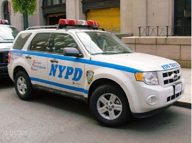 2009-ford-escape-hybrid-used-by-nypd-traffic-unit-by-samuel-smith-from-nycpdcars-50webs-com_100311252_m.jpg