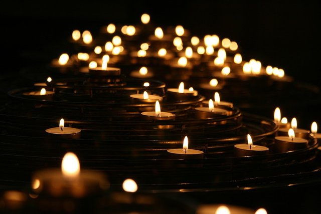 candlelights-1868525_960_720.jpg