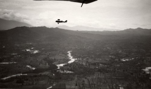 Penerbangan Perdana KLM ke Hindia Belanda, 1924. Het Leven. IV..jpg