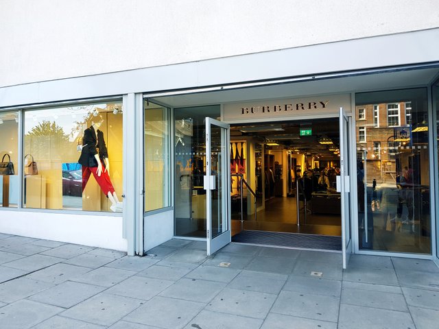 Burberry clothing clearance outlet