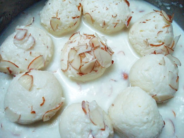 Rasmalai_-_01.JPG