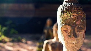 closeup-ancient-head-thai-lanna-buddha-cave-temple-chaingmai-thailand-small.jpg