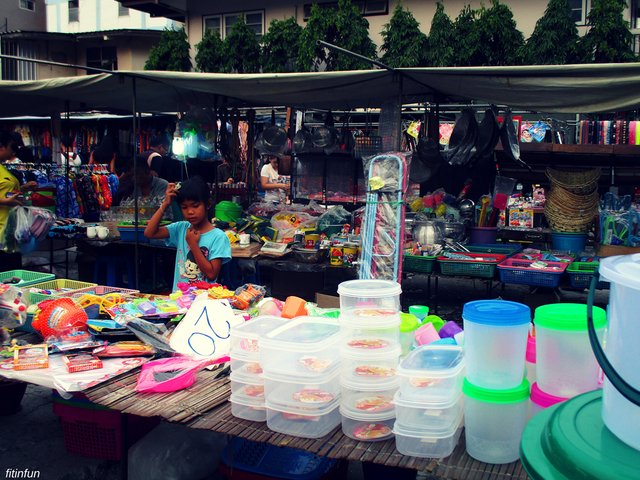 Market Friday plastic scene 2 mrt sutthisan Bangkok Thailand Weekend fitinfiun.jpg