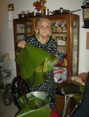 pina haciendo hallacas 2006.jpg