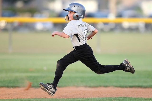 baseball-player-running-sport-163239.jpeg