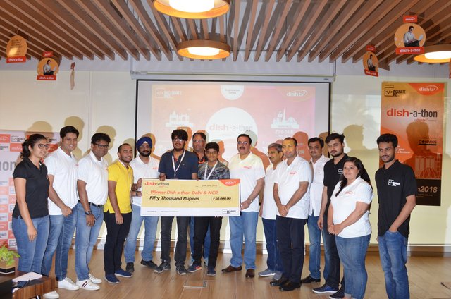 Mr. Anil Dua, Group CEO and Mr. Sukhpreet Singh, Corp Head-Marketing, Dish TV India with winner team Git Init during Dish-a-thon grand finale in Gurugram.jpg