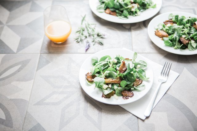 Baby Spinach, Mint, and Peas Salad with a Warm Goat Cheese Crostini-brooke-lark-96400-unsplash.jpg