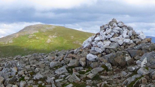 43 Quartzite cairn with Chno Dearg in bground.jpg