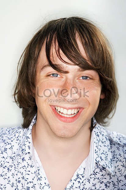 8327_lovepik-male-smiling-and-looking-at-camera-photo-image_wh860.jpg