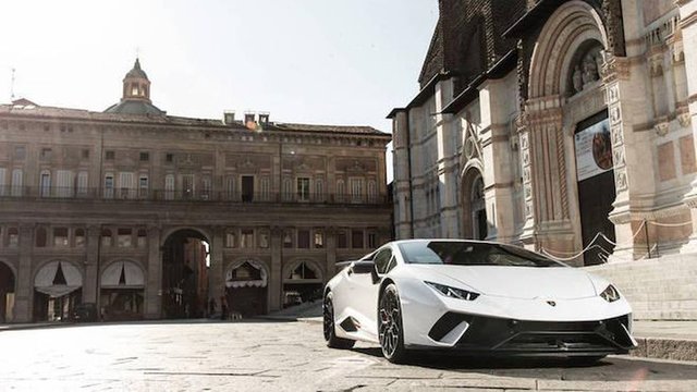 https _blogs-images.forbes.com_davidkiley5_files_2018_08_huracan_performante_white.jpg