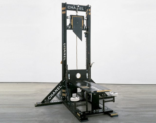 guillotine-modern.jpg