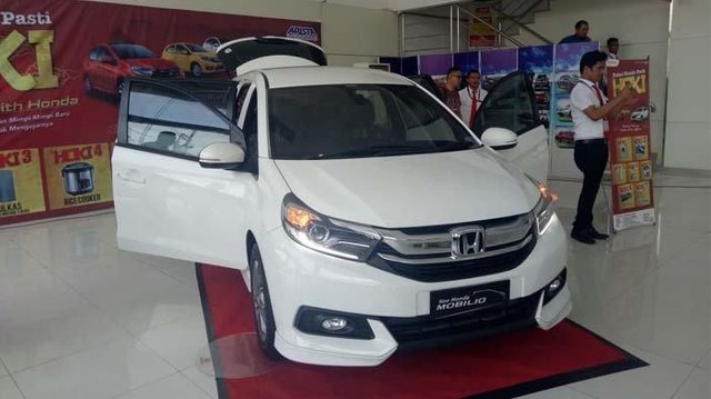 new-honda-mobilio-yang-diluncurkan-di-showroom-honda-arista-banda-aceh-2.jpg