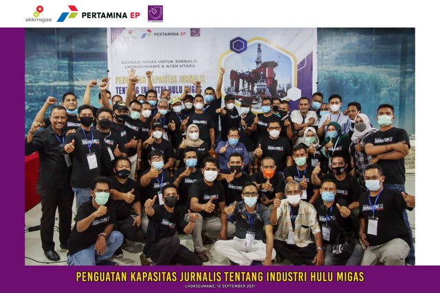 FOTO BERSAMA PESERTA EDUKASI MIGAS PERTAMINA-AJI.jpg