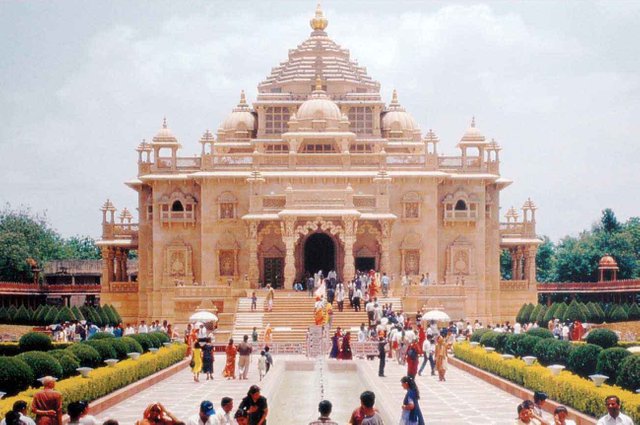 akshardham_temple_gandhinagar.jpg