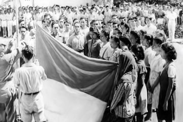 11709_bendera-pusaka-merah-putih-dikibarkan-sebagai-simbol-lahirnya-negara-baru-indonesia-pada-17-agustus-1945.jpg