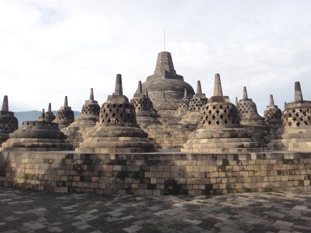 borobudur-2316565_1920.jpg