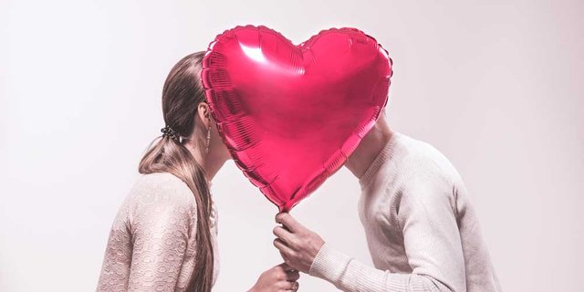 How-Valentines-Day-Gifts-Have-Changed-Through-the-Centuries-From-Chaucer-to-Chocolates.jpg
