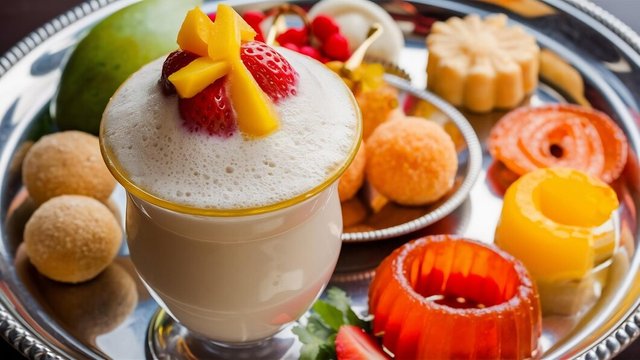 lassi-sweet-drink-food_926199-2370000.jpg