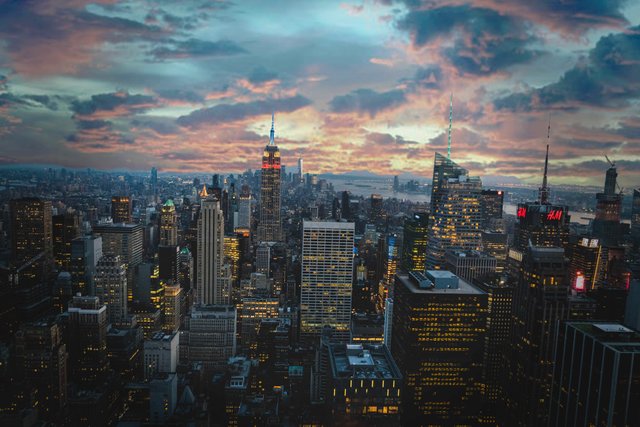 New York Skyline abend.jpg