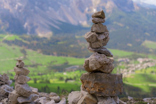 cairn-g4ff0c7c26_1280.jpg