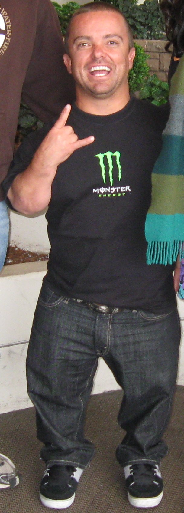 Jason_Acuña_-_Wee-Man_-_Waterfront_Marriott,_Portland,_Oregon_-_August_15,_2009_-_Full_Body.jpg