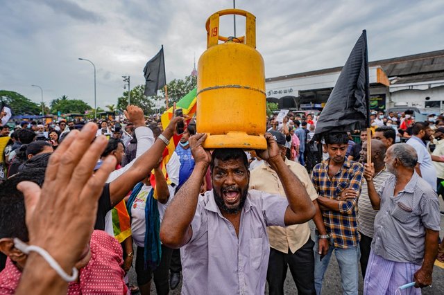 Sri-Lanka-economic-crisis-fuel-GettyImages-1241627868.jpg