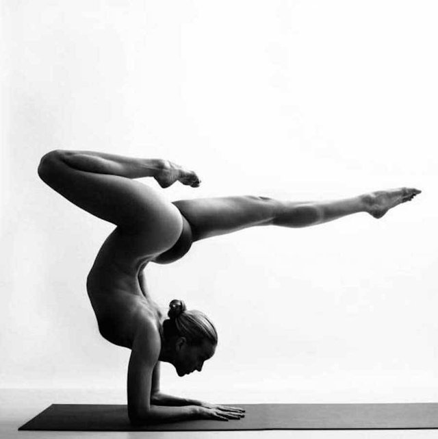 beautifulnudeyogapositions-4-900x902.jpg