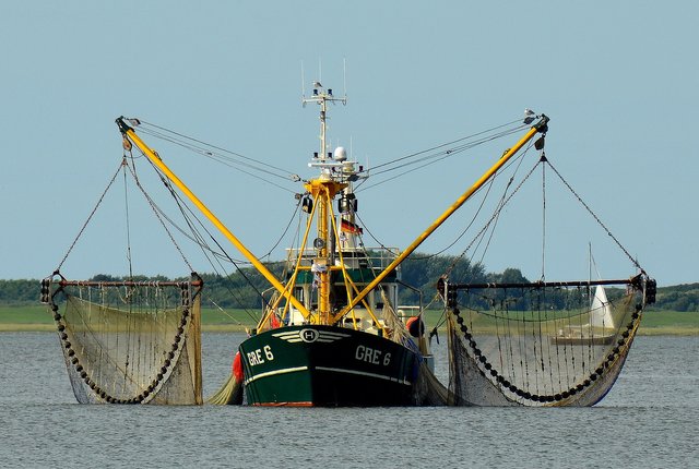 fishing-boat-2645137_1920.jpg