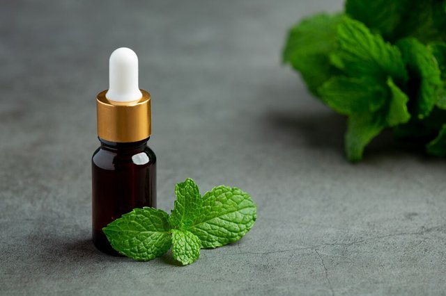 essential-oil-peppermint-bottle-with-fresh-green-peppermint_1150-38019.jpg