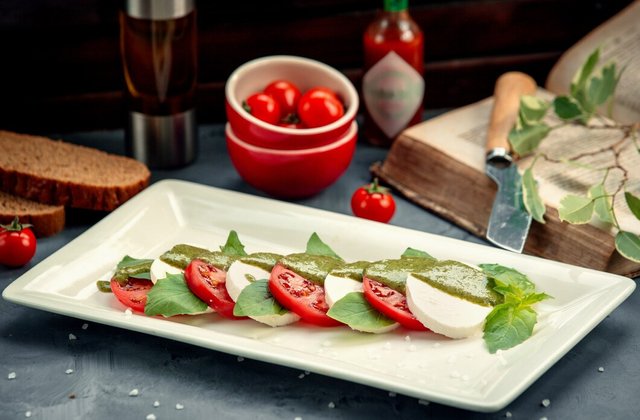 sliced-white-cheese-tomato-leaves_140725-1939.jpg