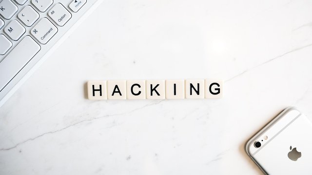 hacker-4523097_1280.jpg