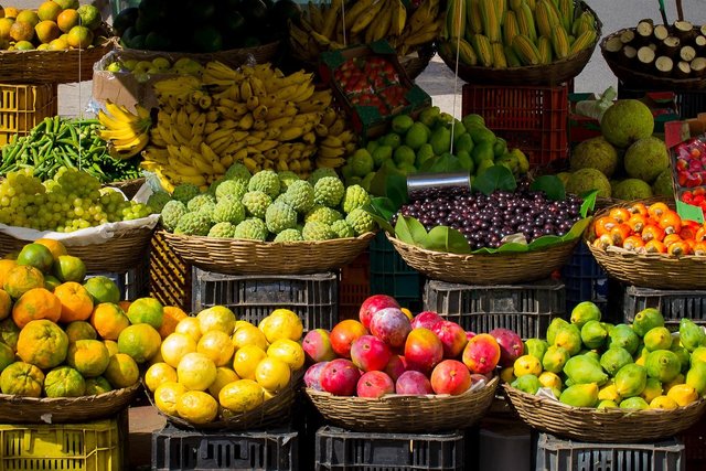 fruit-g7b3c58133_1280.jpg