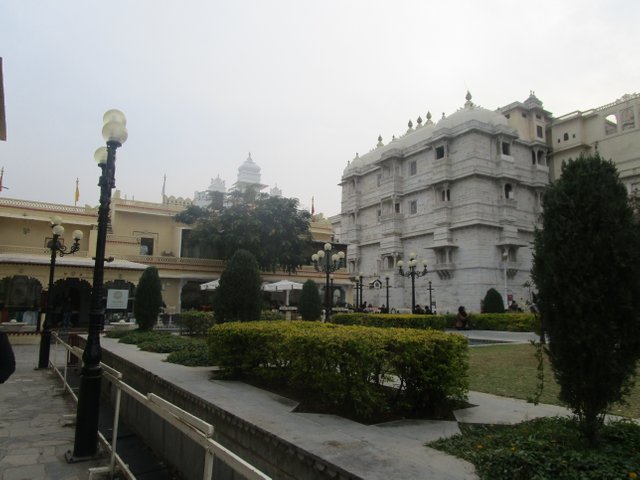10-Side-Look-Udaipur-City-Palace.JPG