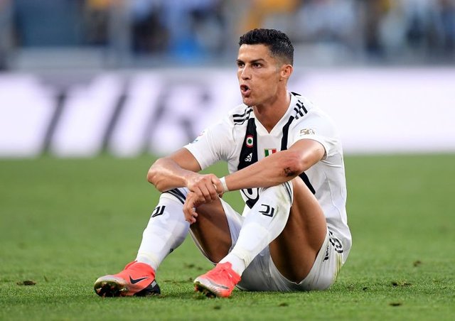 4-alasan-cristiano-ronaldo-disebut-gagal-bersama-juventus-musim-ini-GF92YbK8Rq.jpg