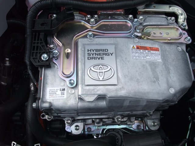 yaris-toyota-hybrid-test-s.jpg