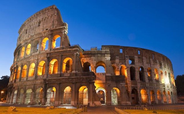 Амфитеатър-Колизеум-Рим.jpg